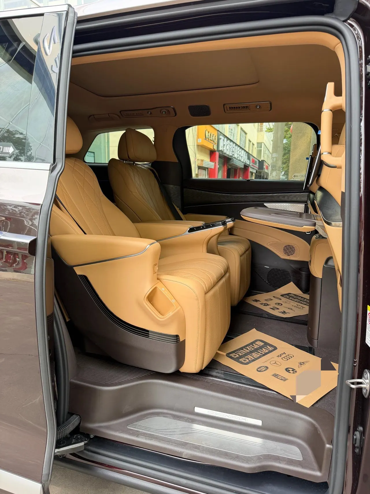 Denza 2025 Denza D9 DM-i 1.5T Stepless Smart Driving Edition 1020 Four-wheel Drive Honorable Automatic Gear 6