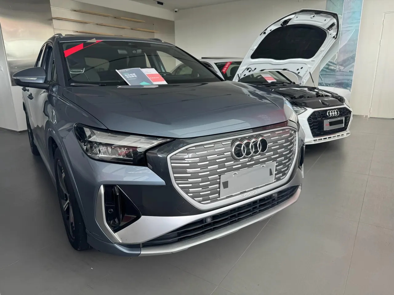 Audi 2022 Q4 e-tron 50 Quattro Creation Edition Automatic Gear 2
