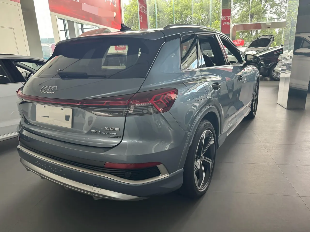 Audi 2022 Q4 e-tron 50 Quattro Creation Edition Automatic Gear 3