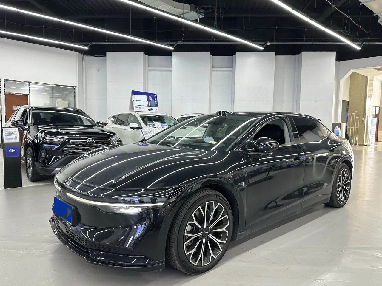 打开图片灯箱:Zeekr 2025 Zeekr 007 Long Endurance Rear Drive Smart Driving Edition 100kWh Automatic Transmission