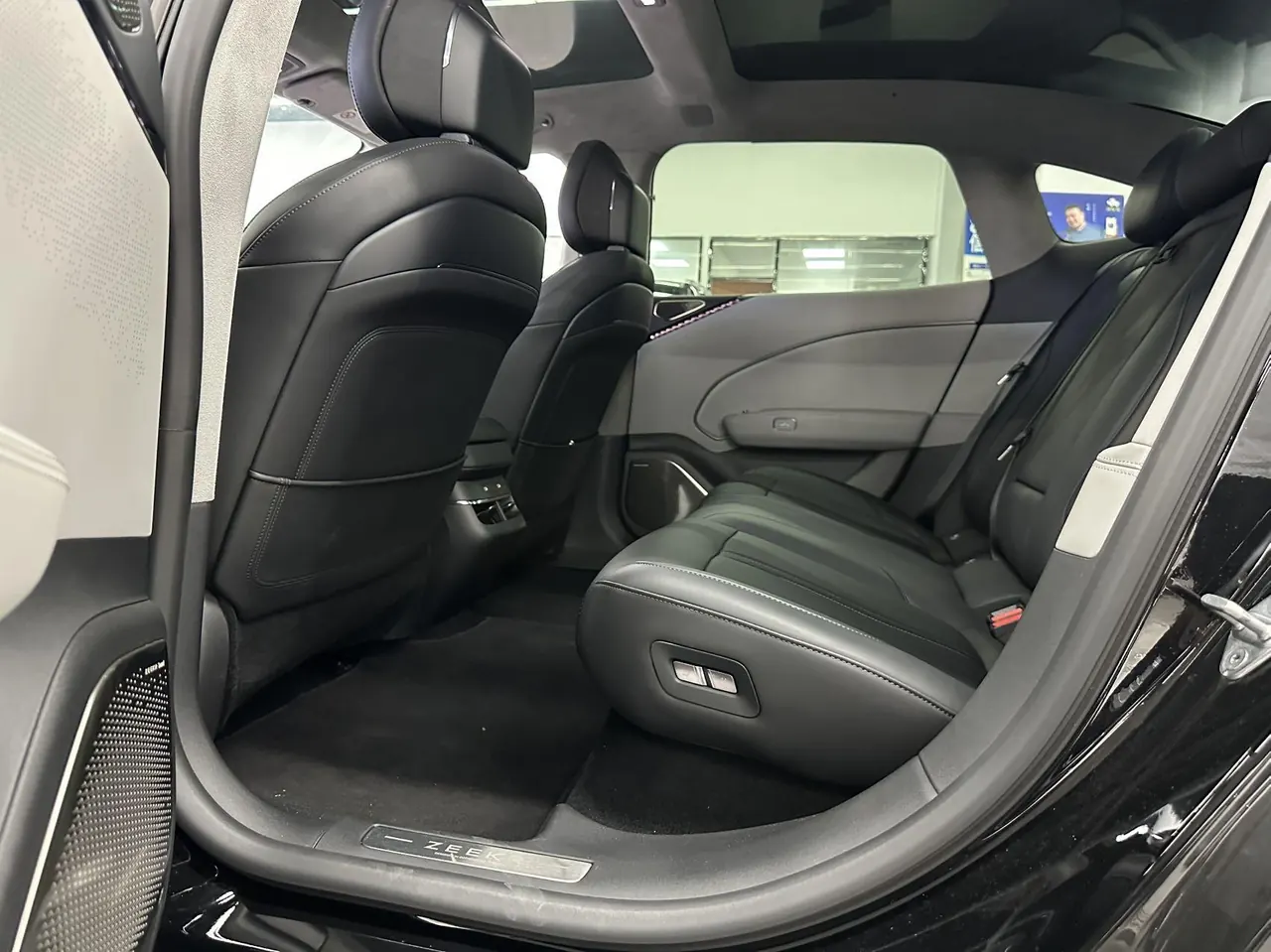 Zeekr 2025 Zeekr 007 Long Endurance Rear Drive Smart Driving Edition 100kWh Automatic Transmission 7