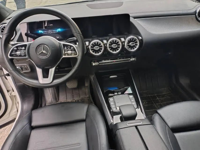 Mercedes Benz 2020 GLA 200 1.3T automatic gear 3