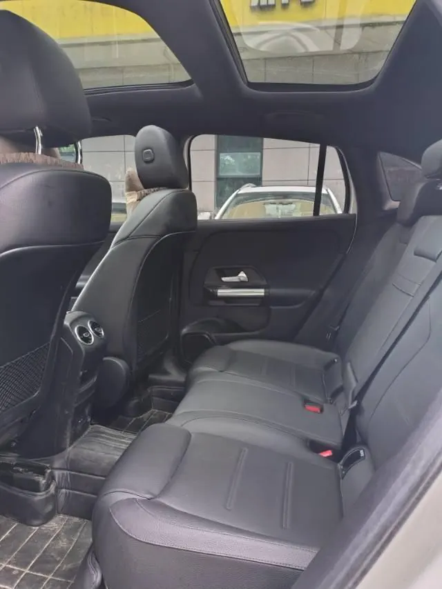 Mercedes Benz 2020 GLA 200 1.3T automatic gear 4