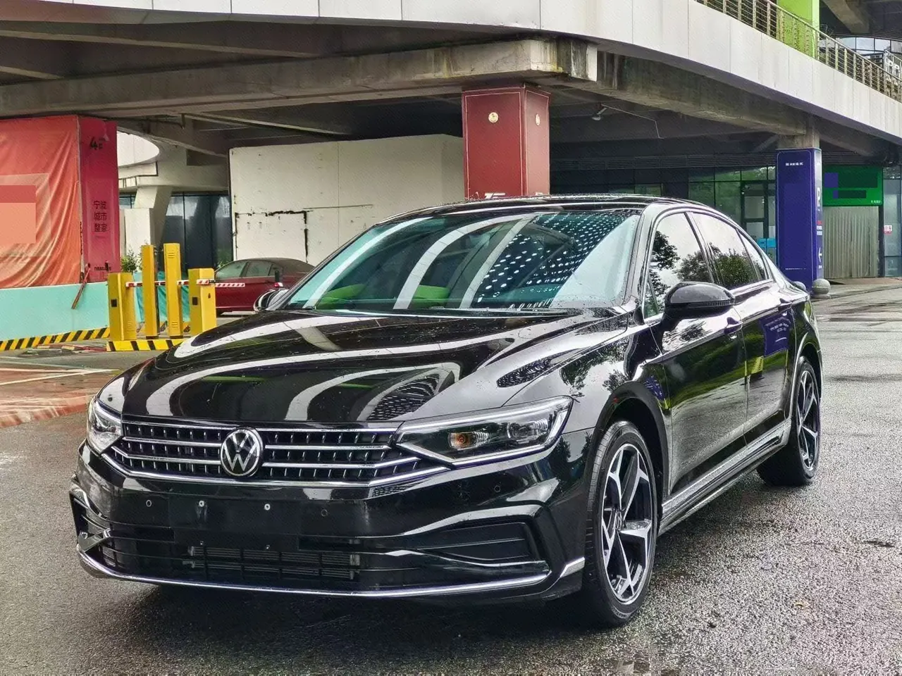打开图片灯箱:Volkswagen 2025 Magotan 2.0TSI 330TSI Luxury (Modified 2) Automatic Gear