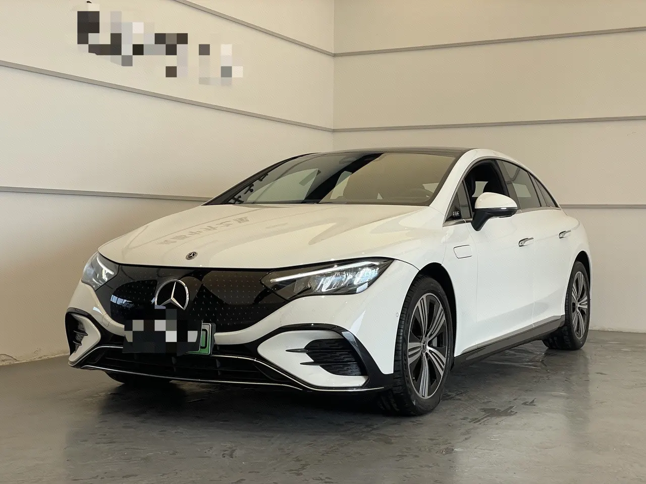 打开图片灯箱:Mercedes Benz 2025 EQE 500 4MATIC EQE 500 4MATIC Deluxe Edition Automatic Gear