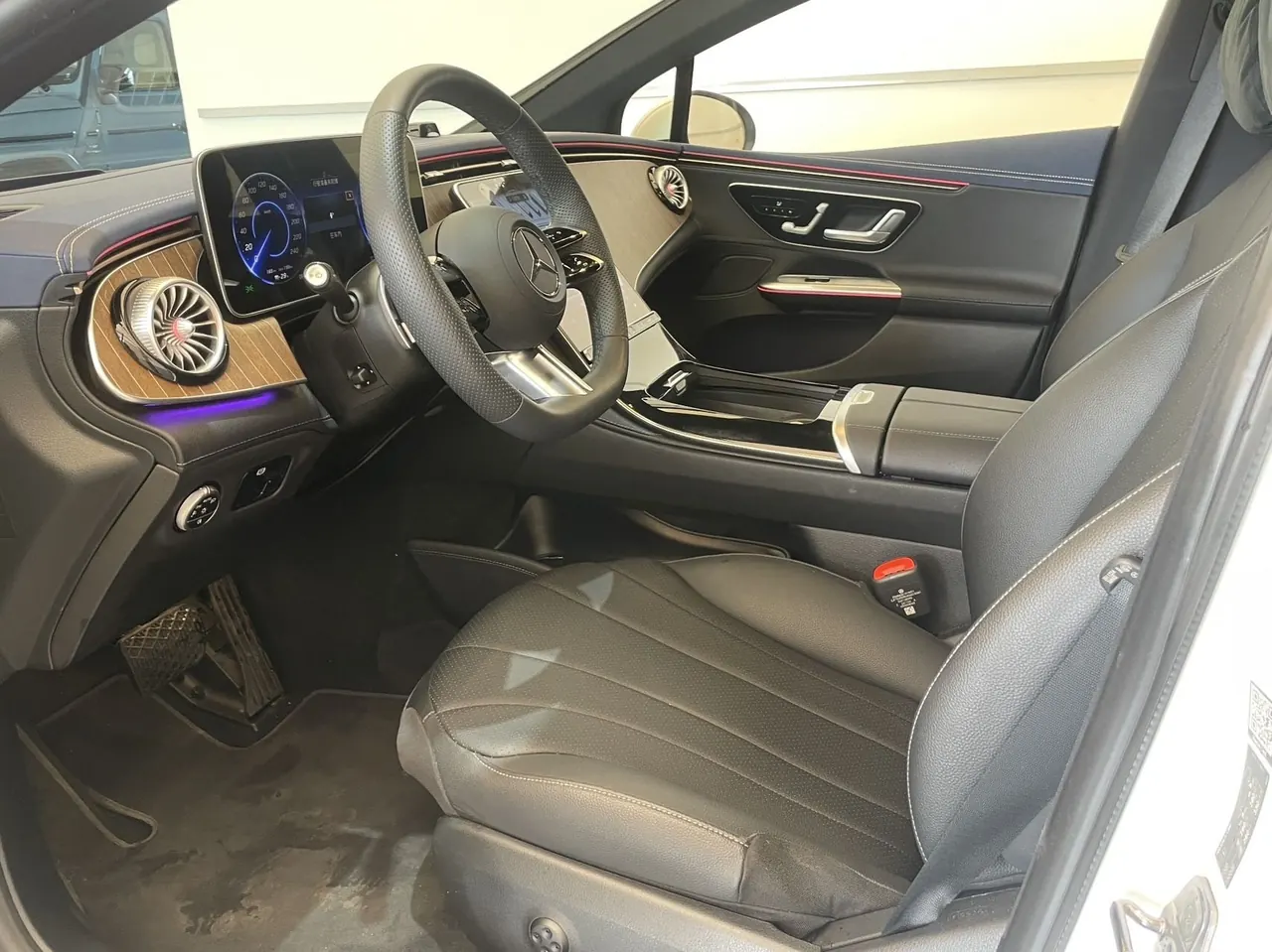 Mercedes Benz 2025 EQE 500 4MATIC EQE 500 4MATIC Deluxe Edition Automatic Gear 6