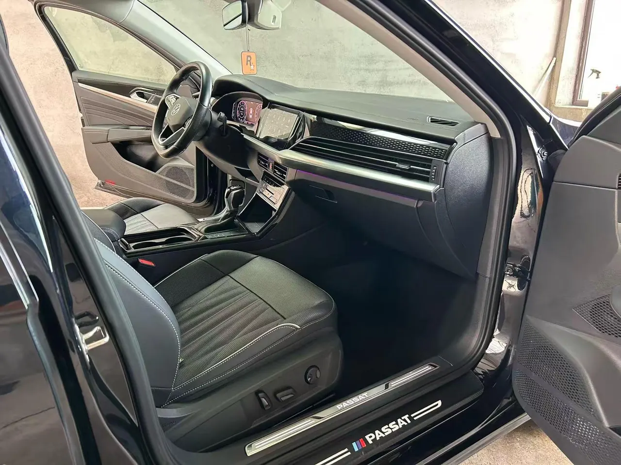 Volkswagen 2022 Passat 2.0TSI 330TSI Deluxe Edition Automatic 7