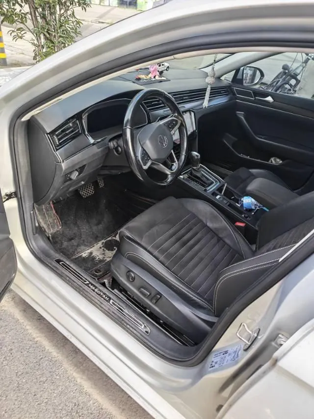 Volkswagen 2020 Magotan 2.0TSI 330TSI luxury automatic transmission 3