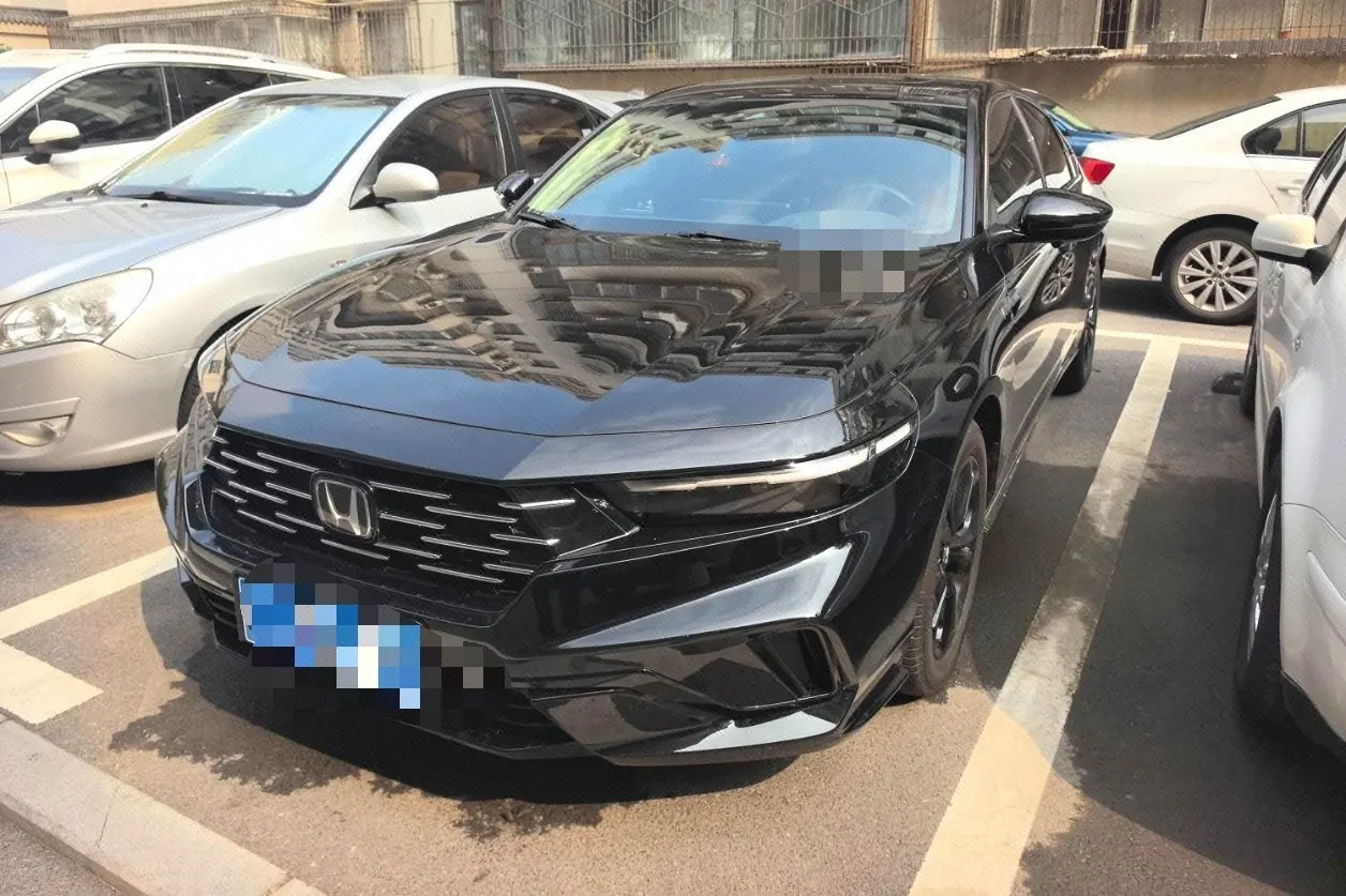 打开图片灯箱:Honda 2025 11th Generation Accord 1.5T Stepless 260TURBO Sports Series Deluxe Automatic Gear