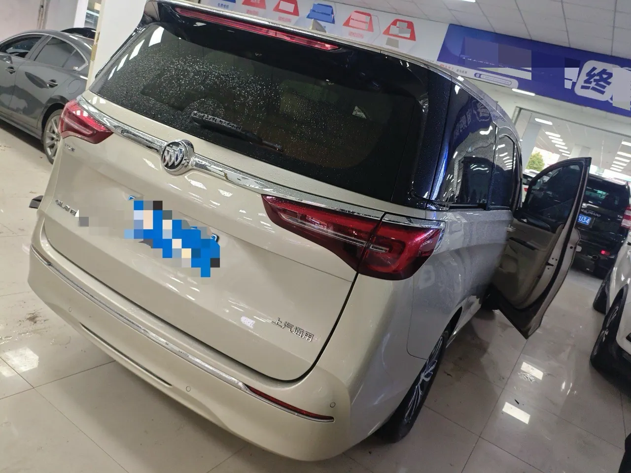 Buick 2022 GL8 ES Lu Zun 2.0T 653T Comfortable Automatic Gear 7
