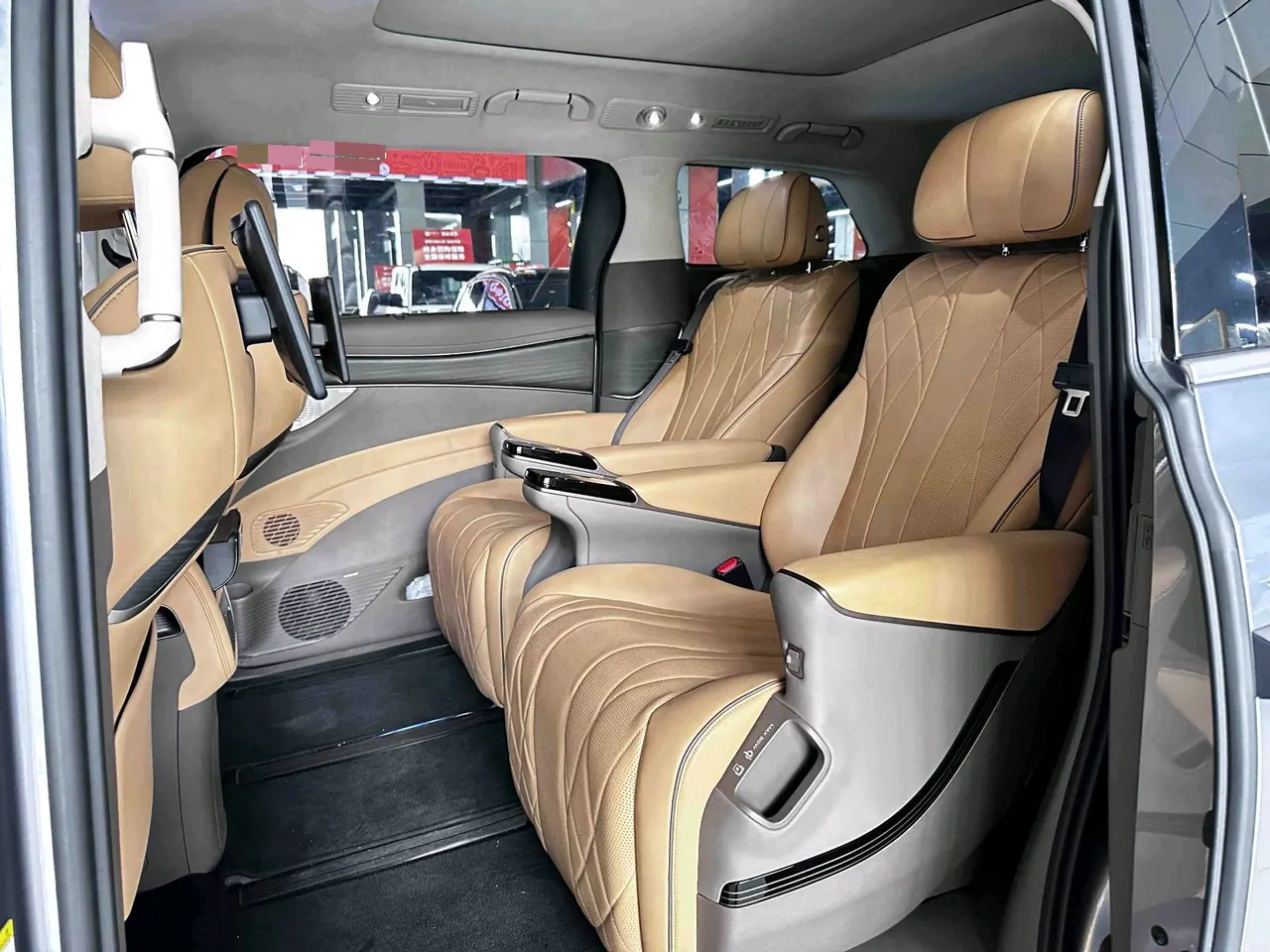 Denza 2022 Denza D9 DM-i 1.5T stepless 970 four-wheel drive flagship automatic gear 3