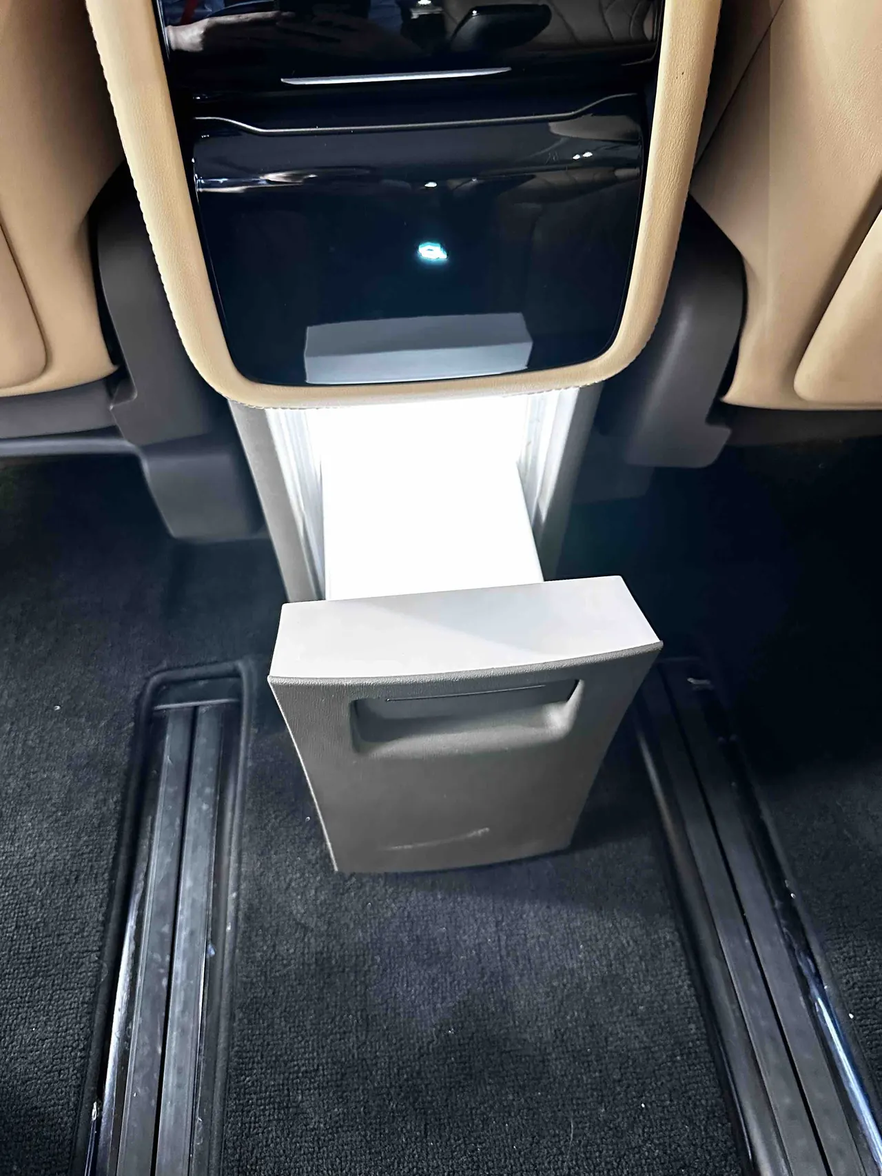 Denza 2022 Denza D9 DM-i 1.5T stepless 970 four-wheel drive flagship automatic gear 5