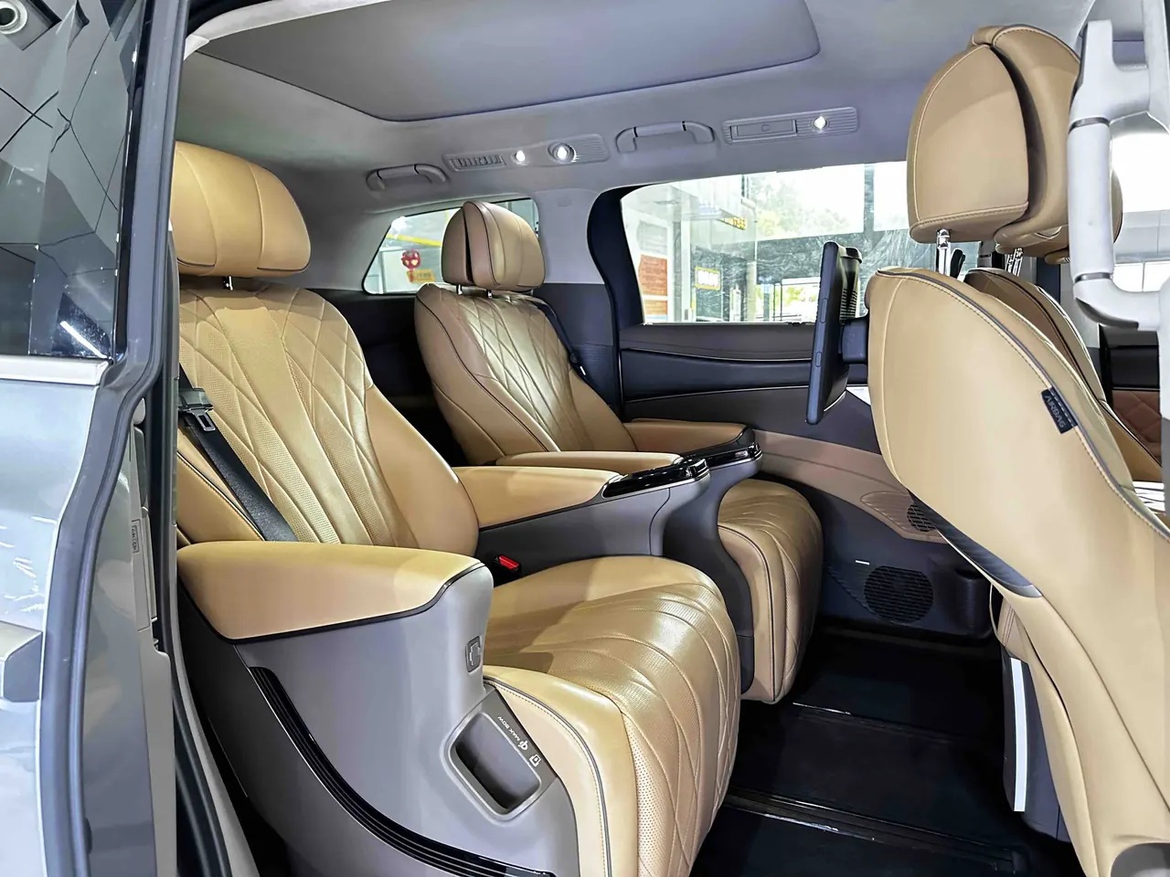 Denza 2022 Denza D9 DM-i 1.5T stepless 970 four-wheel drive flagship automatic gear 8