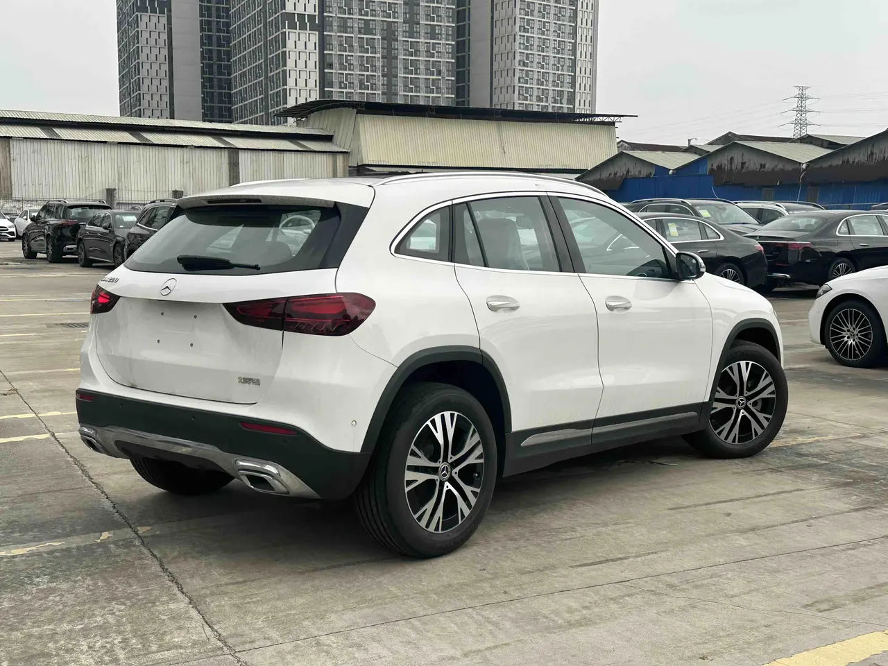 Mercedes Benz 2024 GLA 220 2.0T automatic gear 3