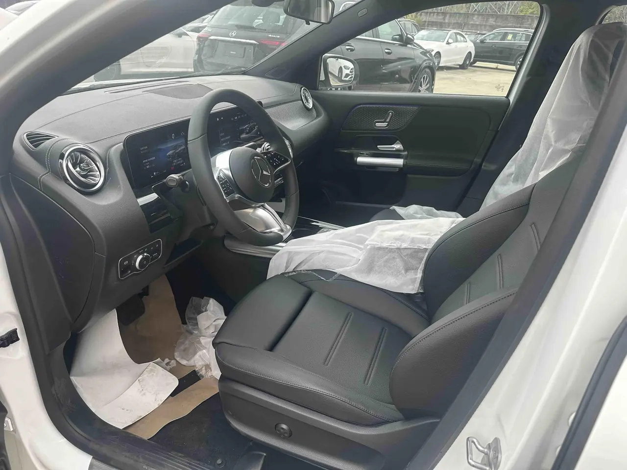 Mercedes Benz 2024 GLA 220 2.0T automatic gear 5