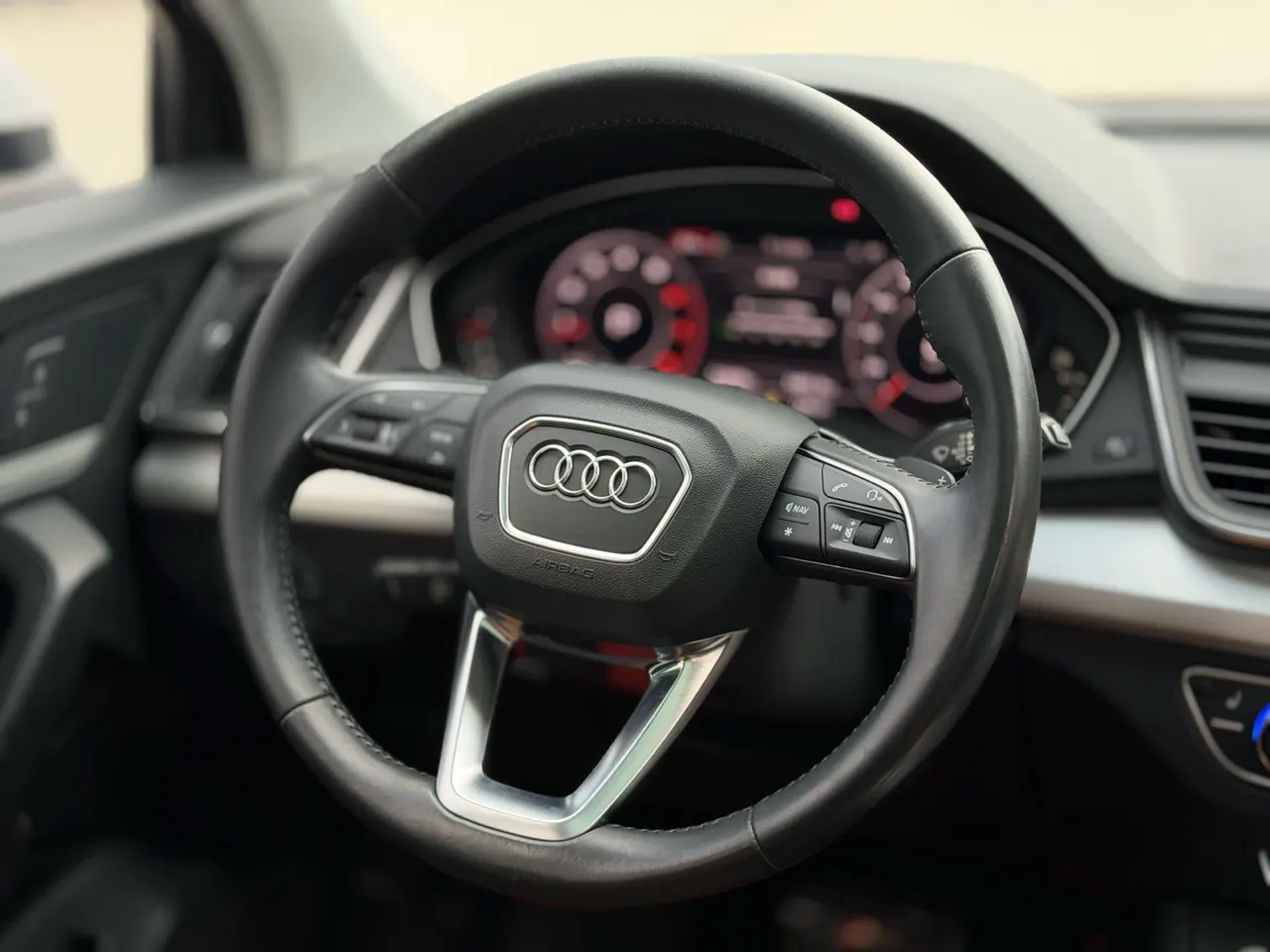Audi 2020 Q5L 2.0TFSI 40TFSI Rongxiang Fashion Automatic 11