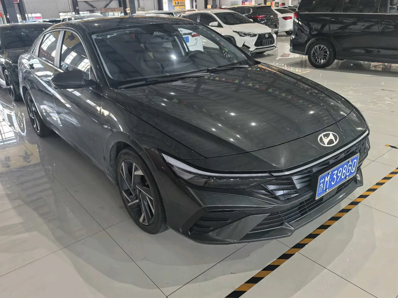 Hyundai 2023 Elantra -3-compartment 1.5 stepless LUX premium automatic gear 3
