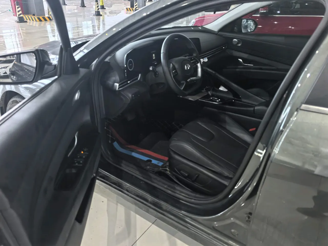Hyundai 2023 Elantra -3-compartment 1.5 stepless LUX premium automatic gear 4