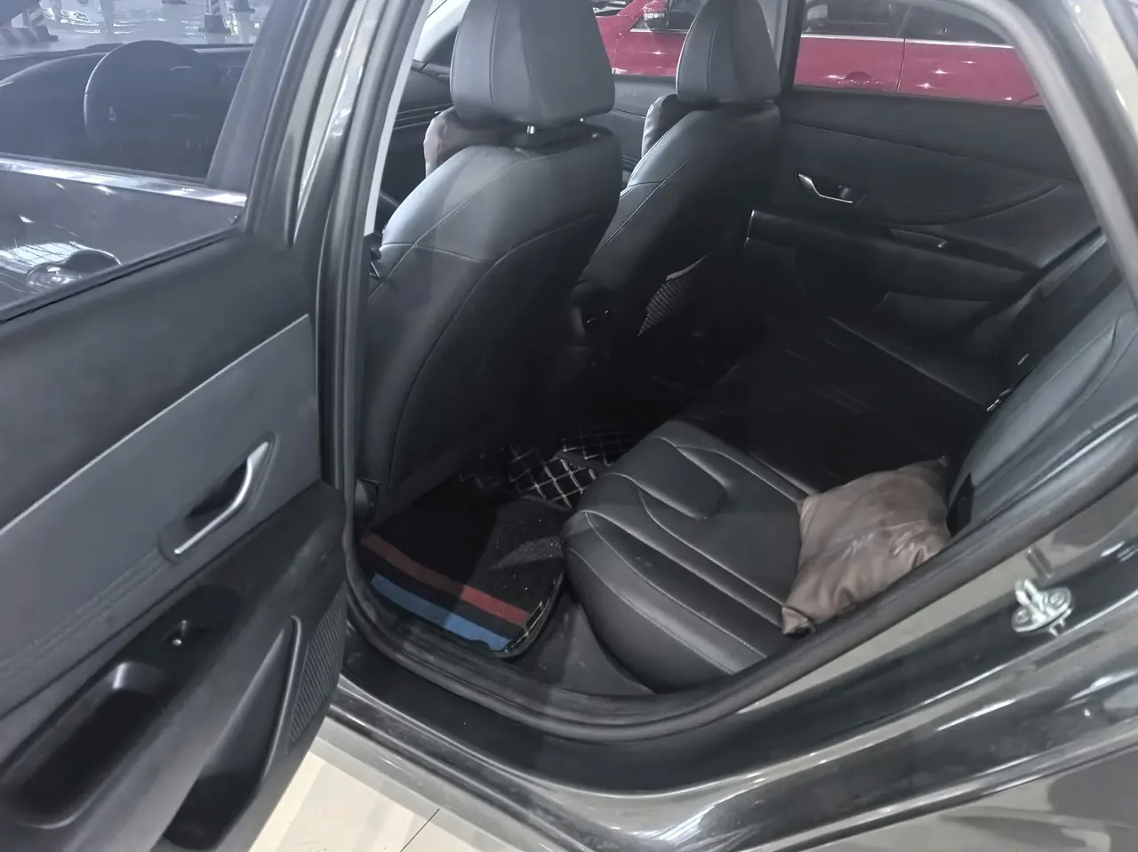 Hyundai 2023 Elantra -3-compartment 1.5 stepless LUX premium automatic gear 5