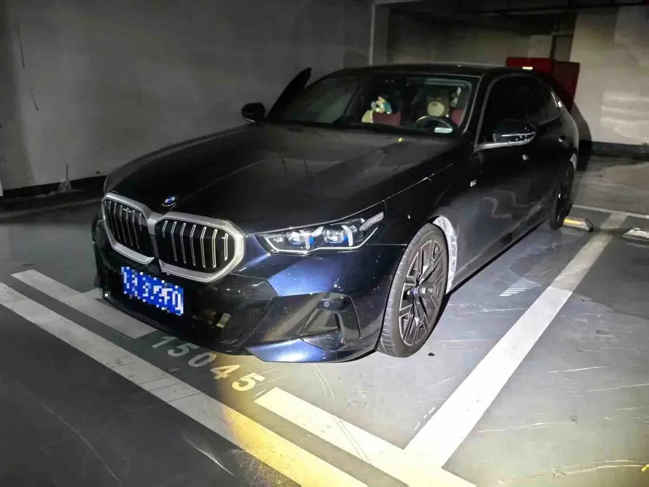 Open image lightbox: BMW 5 series 2026 530Li 48V 2.0T exclusive m sports suit automatic gear