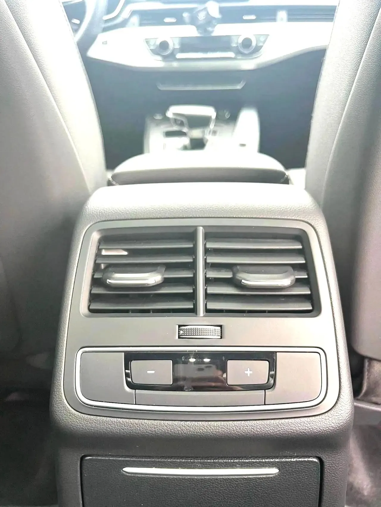 Audi 2023 A4L 2.0TFSI 40TFSI Quattro Deluxe Dynamic Automatic 7