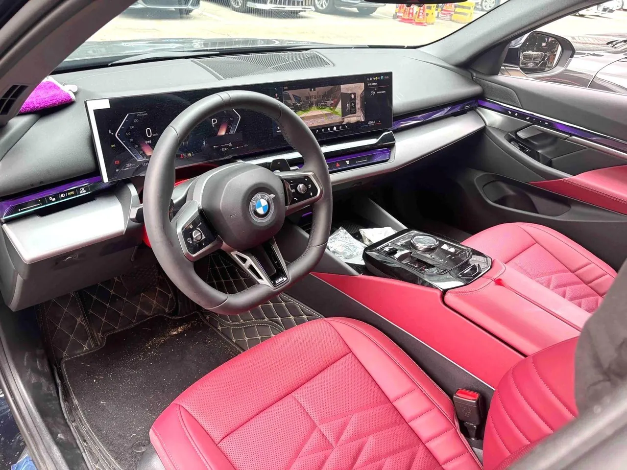 BMW 5 Series 2026 model 525Li 48V 2.0T M Sport Package automatic transmission 3