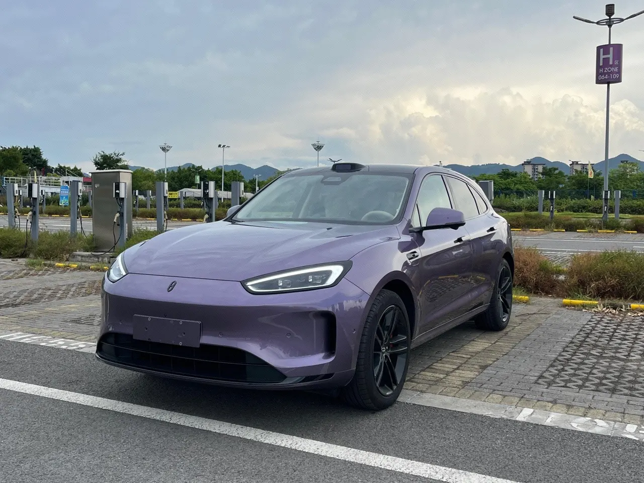 Open image lightbox: AITO 2025 AITO M5 extended range Ultra 4-wheel drive version automatic gear