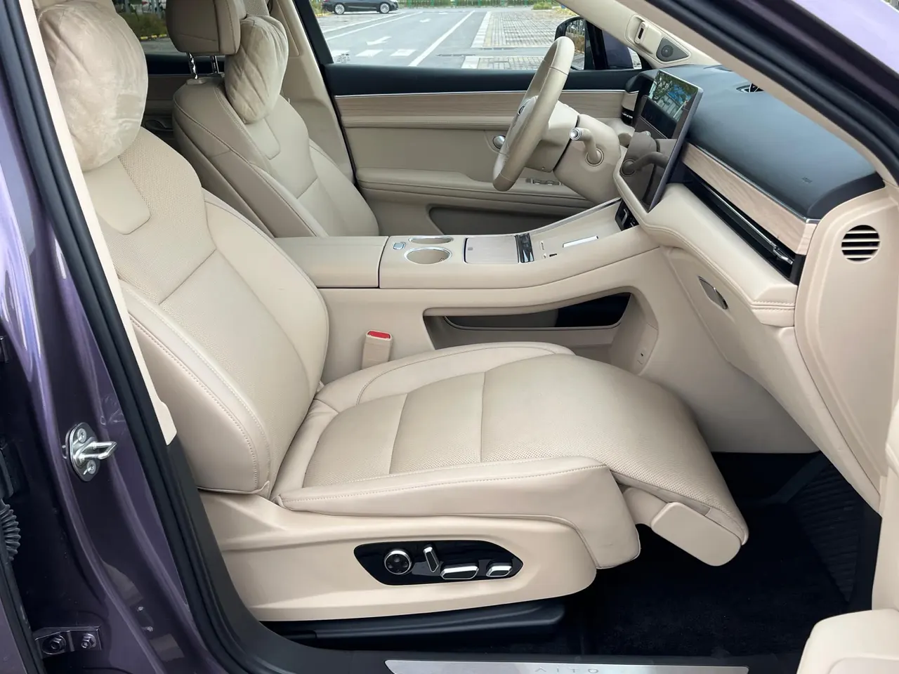 AITO 2025 AITO M5 extended range Ultra 4-wheel drive version automatic gear 5