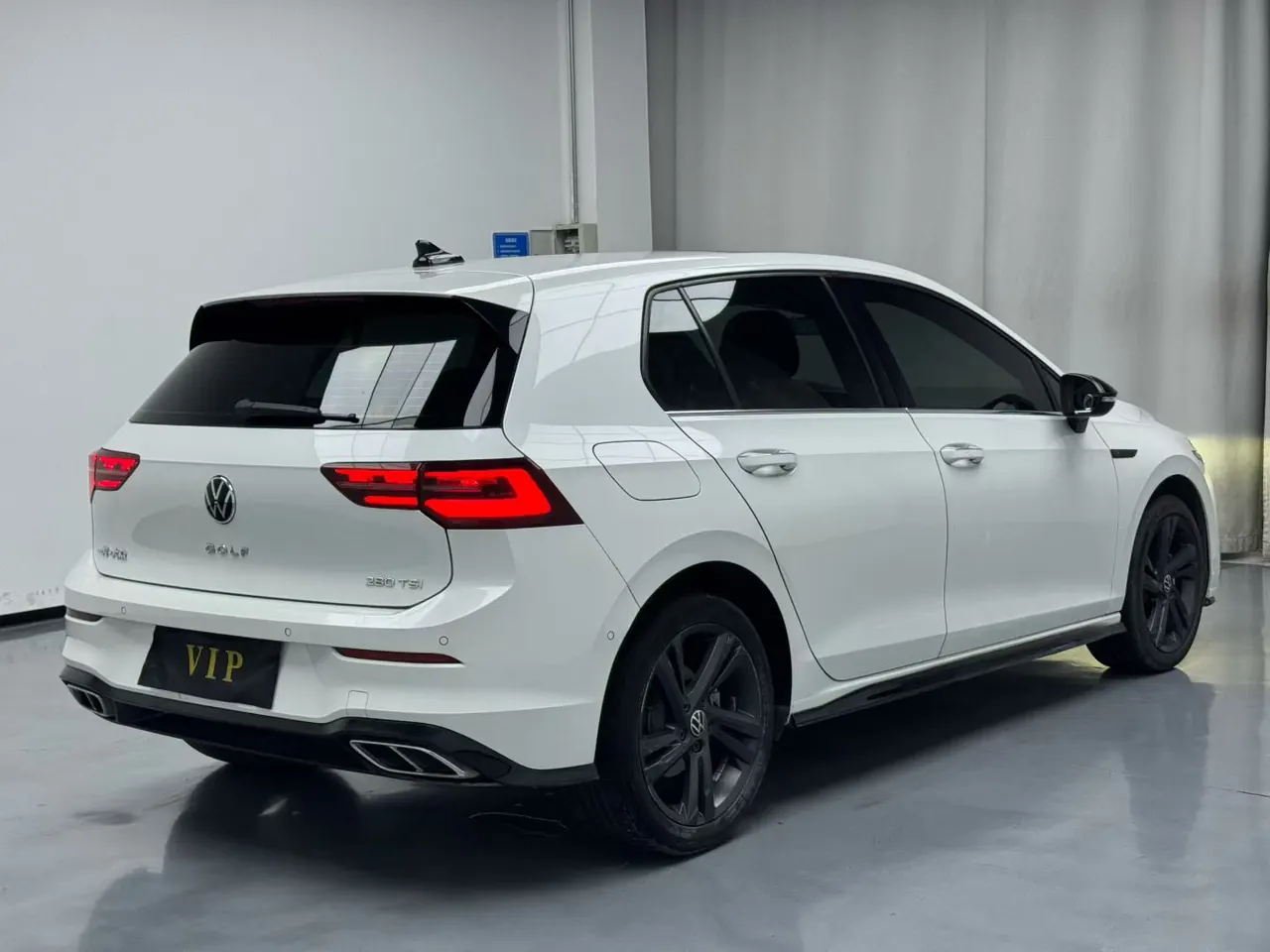 Volkswagen 2021 Golf 8 R-Line 1.4TSI 280TSI Automatic 9