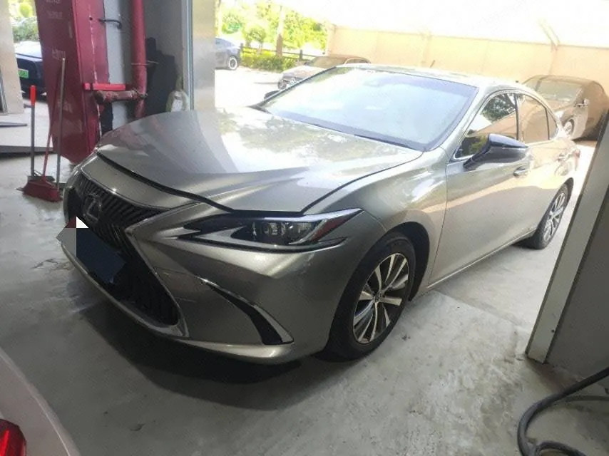 打开图片灯箱:Lexus ES (Imported) 2021 ES300h 2.5 Stepless Excellence Edition Automatic Gear