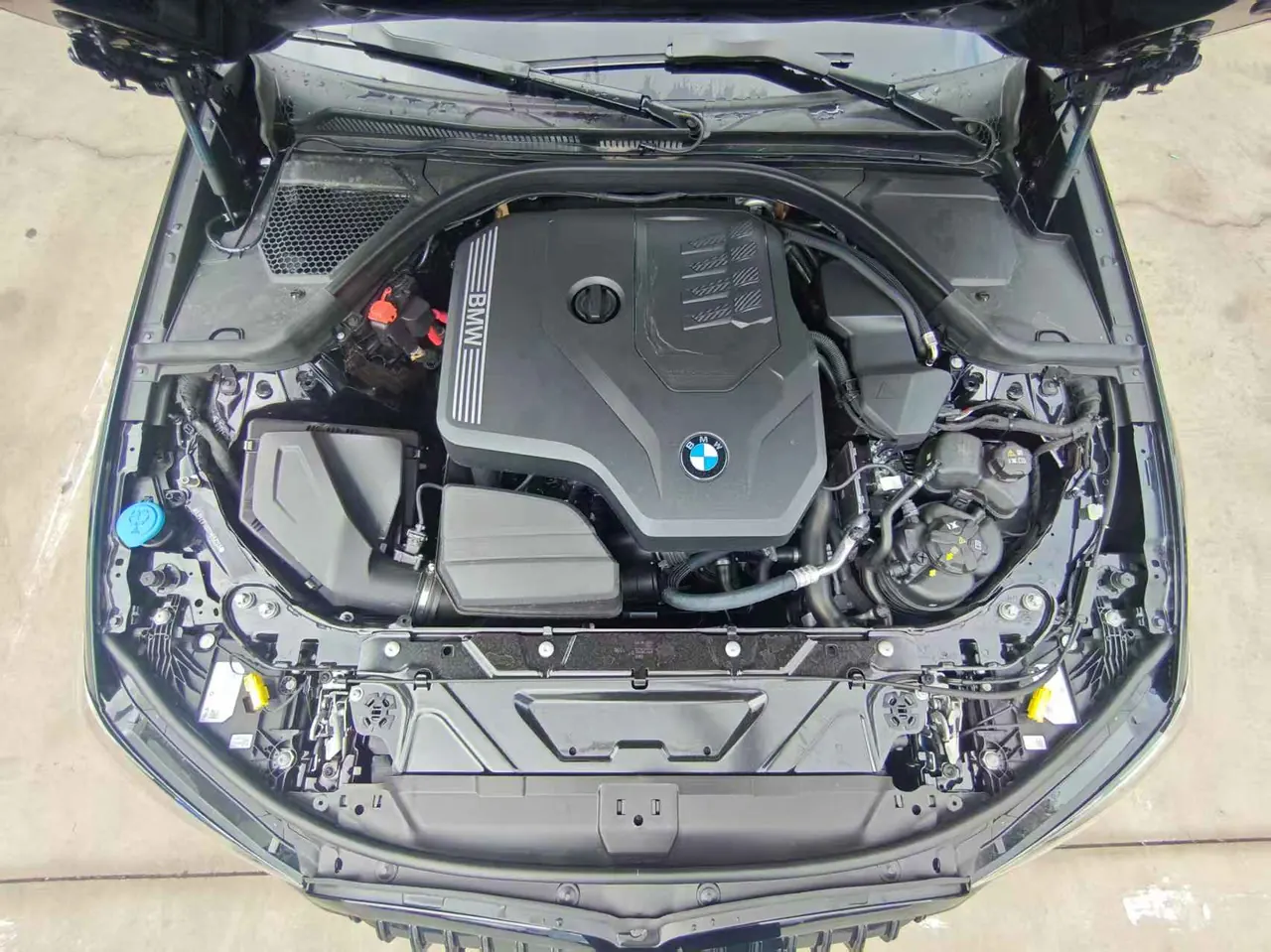 BMW 3 Series 2026 330Li 2.0T M Sports Obsidian Night Suit Automatic Gear 2