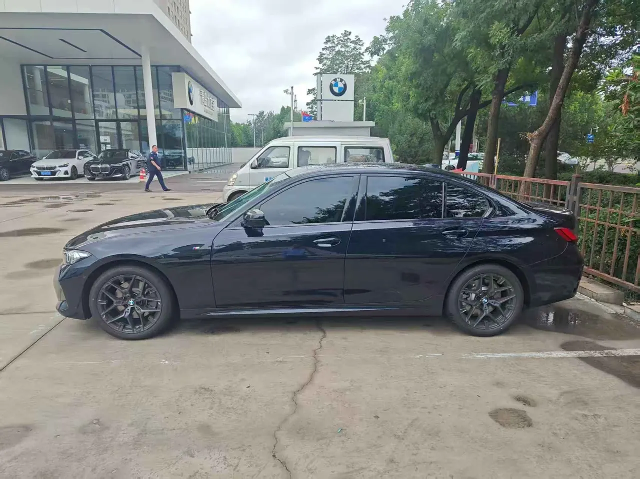 BMW 3 Series 2026 330Li 2.0T M Sports Obsidian Night Suit Automatic Gear 5