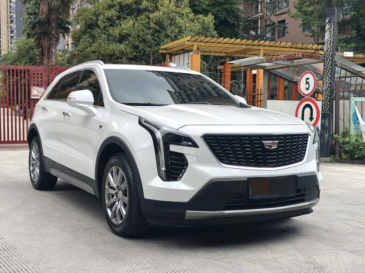 Cadillac 2021 XT4 2.0T 28T Two-Drive Leading Automatic Gear 3