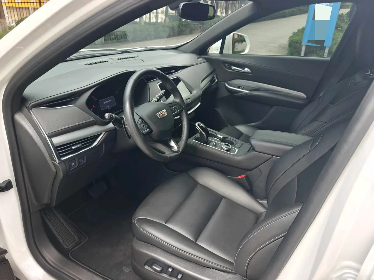 Cadillac 2021 XT4 2.0T 28T Two-Drive Leading Automatic Gear 4