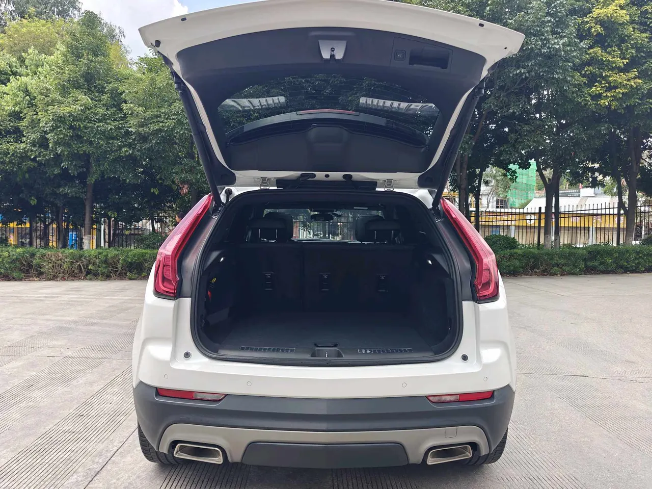 Cadillac 2021 XT4 2.0T 28T Two-Drive Leading Automatic Gear 6