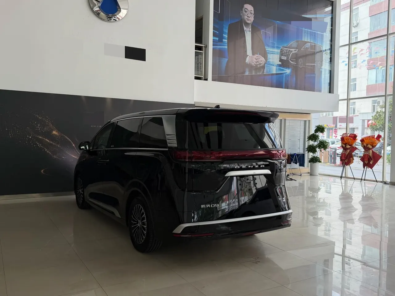Denza 2025 Denza D9 DM-i 1.5T stepless intelligent driving version 1020 four-wheel drive flagship automatic gear 10