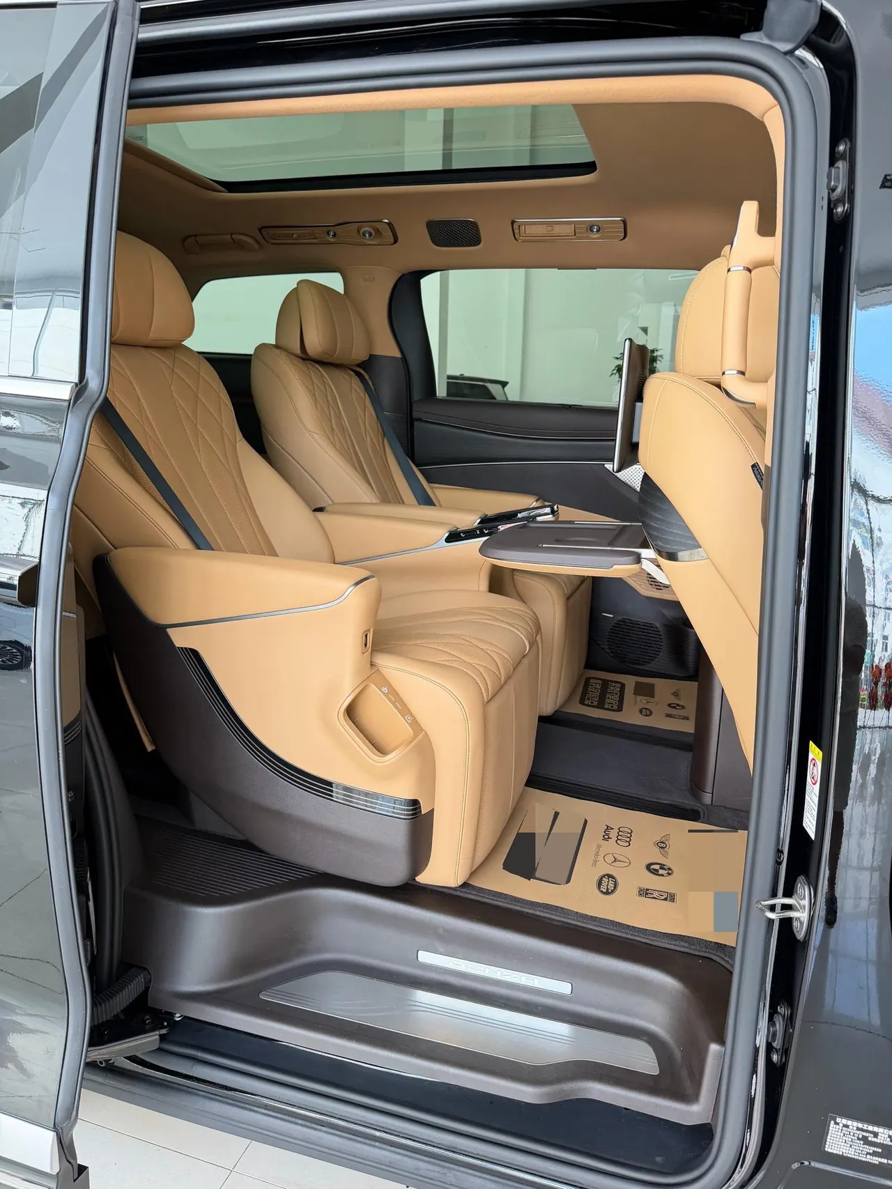 Denza 2025 Denza D9 DM-i 1.5T stepless intelligent driving version 1020 four-wheel drive flagship automatic gear 6