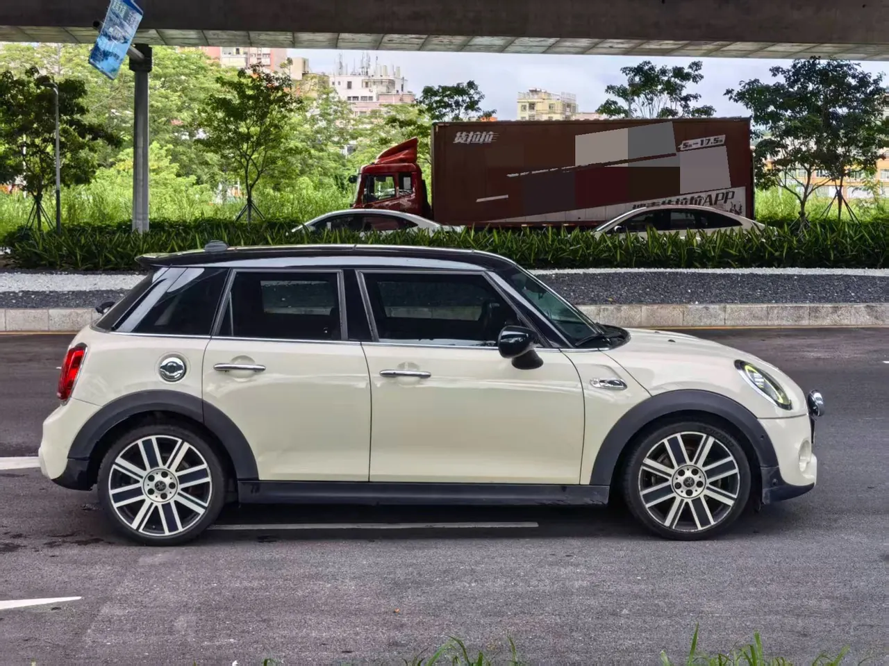 MINI Mini 5-Door (Imported) 2020 Mini Cooper S 2.0T Artist Automatic Gear 12