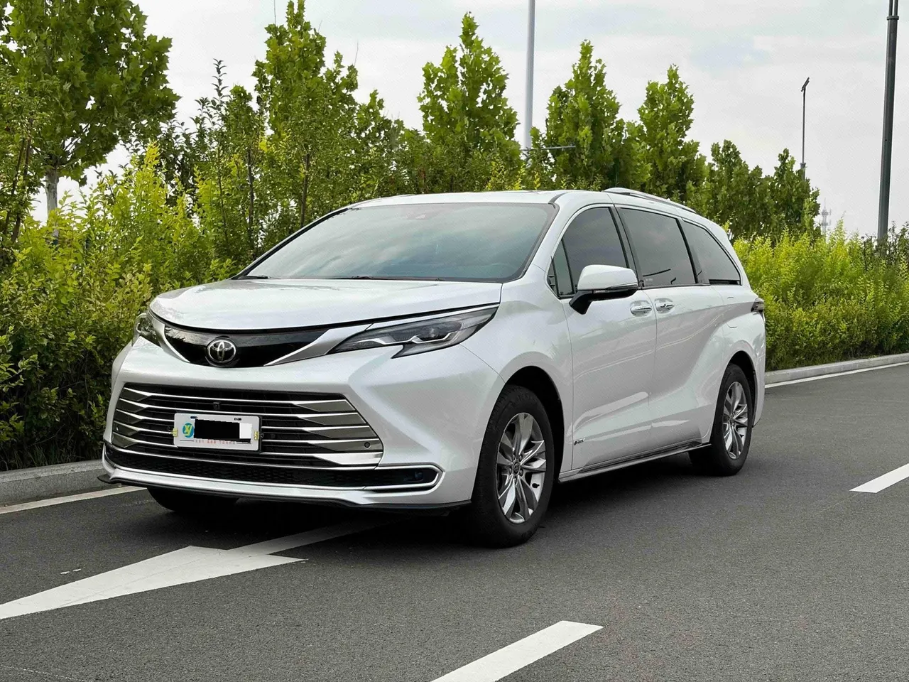 Open image lightbox: Toyota 2024 Sana 2.5 Stepless Four-wheel Drive Premium Edition Automatic Transmission