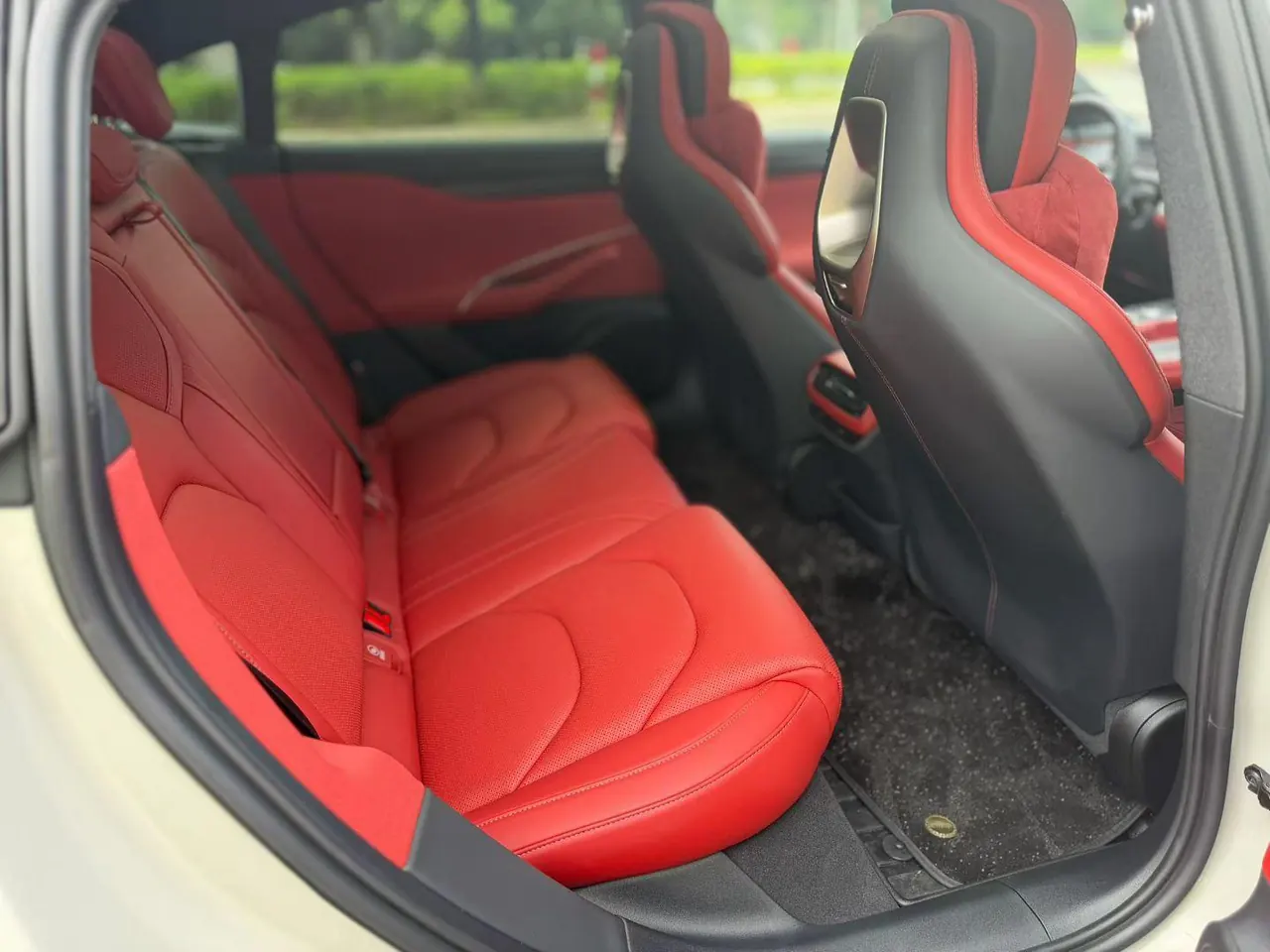 MI 2024 SU 7 830km Rear Drive Ultra Long Endurance High-end Smart Drive Pro Edition Automatic Gear 5