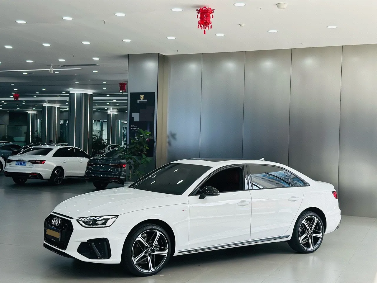Open image lightbox: Audi 2025 A4L 2.0TFSI 40TFSI 2 million‑vehicle celebration edition, luxury sporty model, automatic transmission