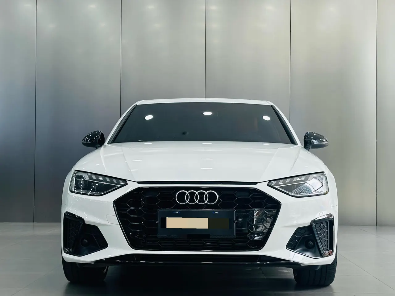 Audi 2025 A4L 2.0TFSI 40TFSI 2 million‑vehicle celebration edition, luxury sporty model, automatic transmission 2