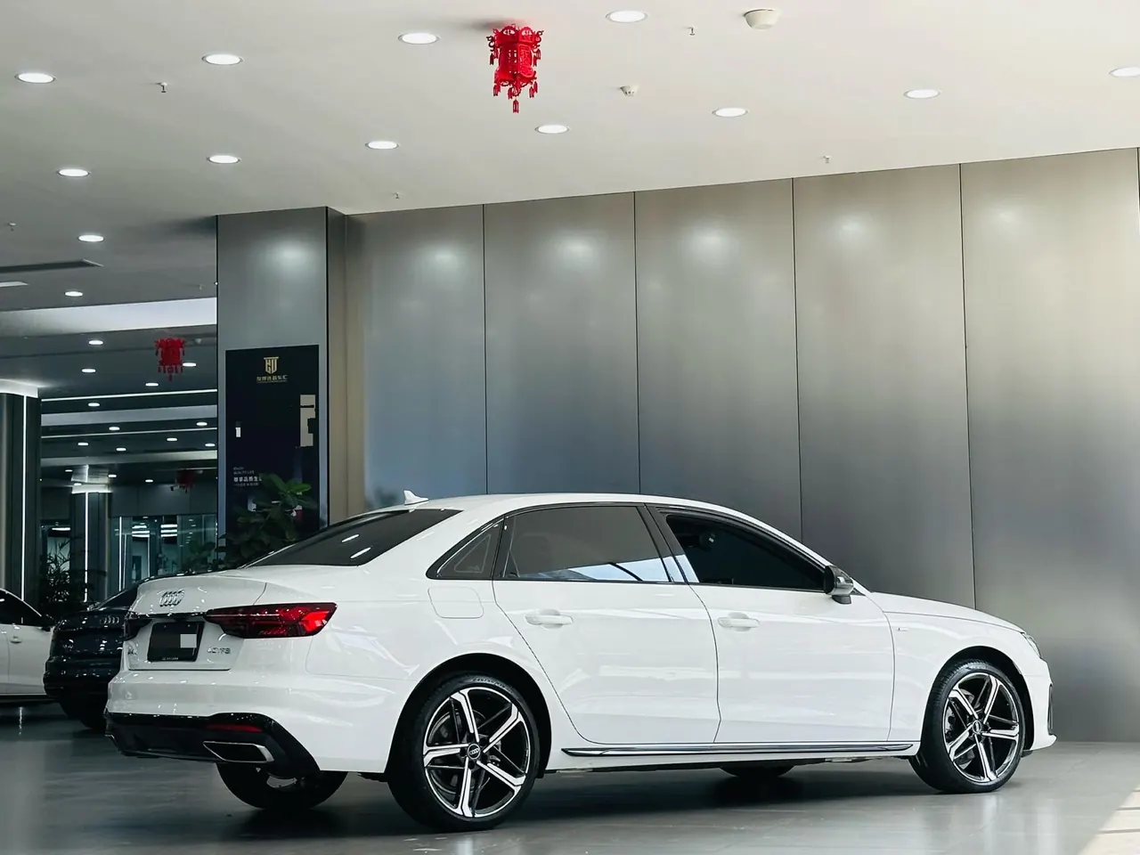 Audi 2025 A4L 2.0TFSI 40TFSI 2 million‑vehicle celebration edition, luxury sporty model, automatic transmission 7
