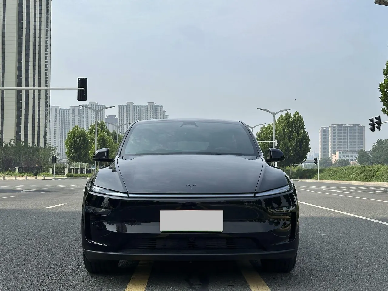 Tesla 2026 Model Y Rear-Wheel-Drive Automatic 2