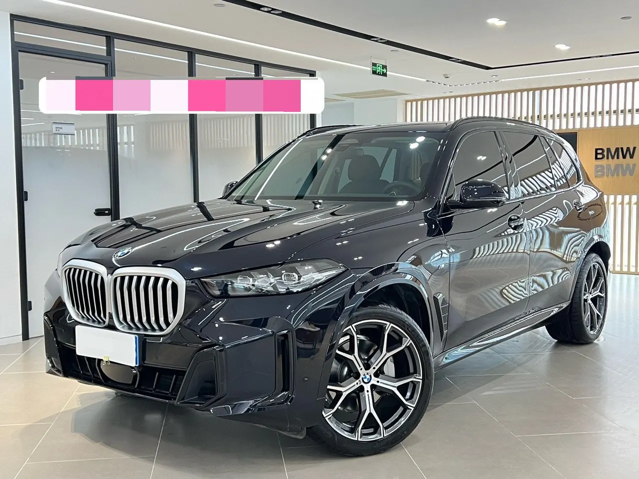 打开图片灯箱:BMW 2025 X5 xDrive30Li 48V 2.0T exclusive m sports obsidian night suit automatic gear