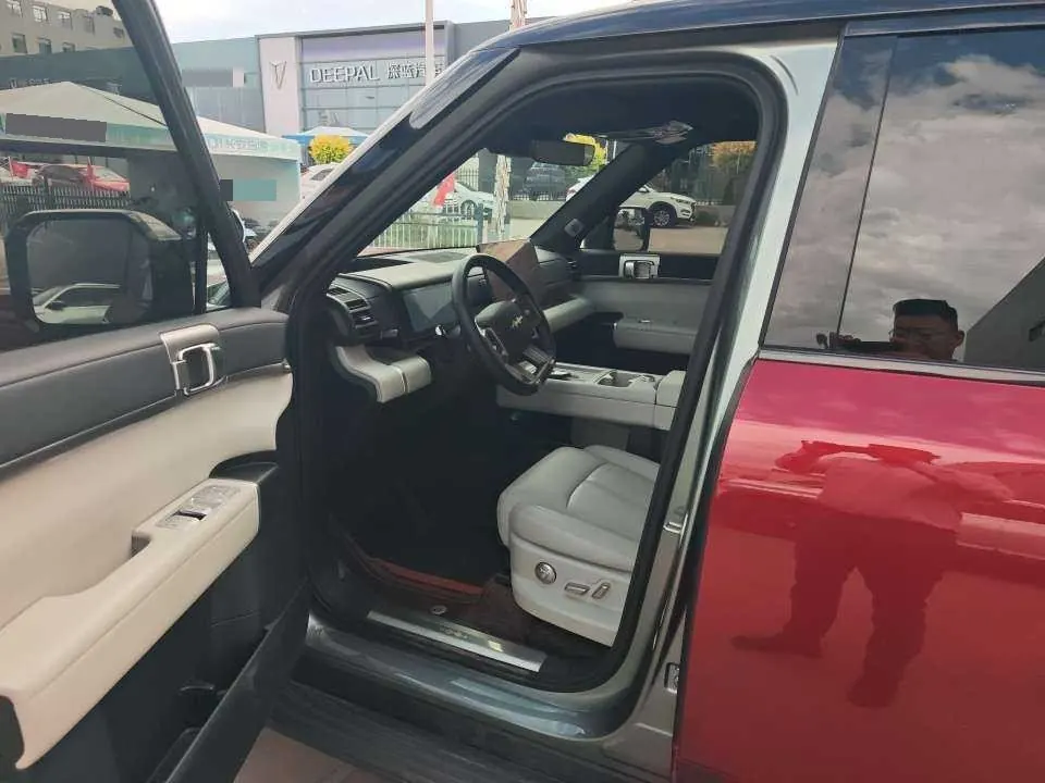 FangChengBao 2025 titanium 7 1.5T stepless 190KM four-wheel drive Ultra version of automatic gear 2