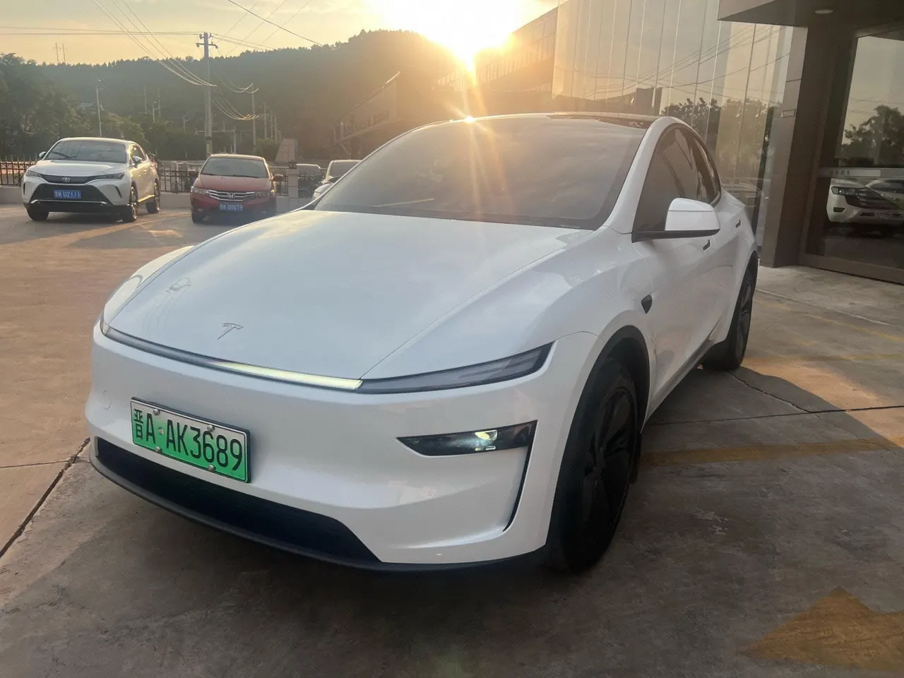 打开图片灯箱:Tesla 2026 Model Y long endurance rear wheel drive version (modified) automatic gear