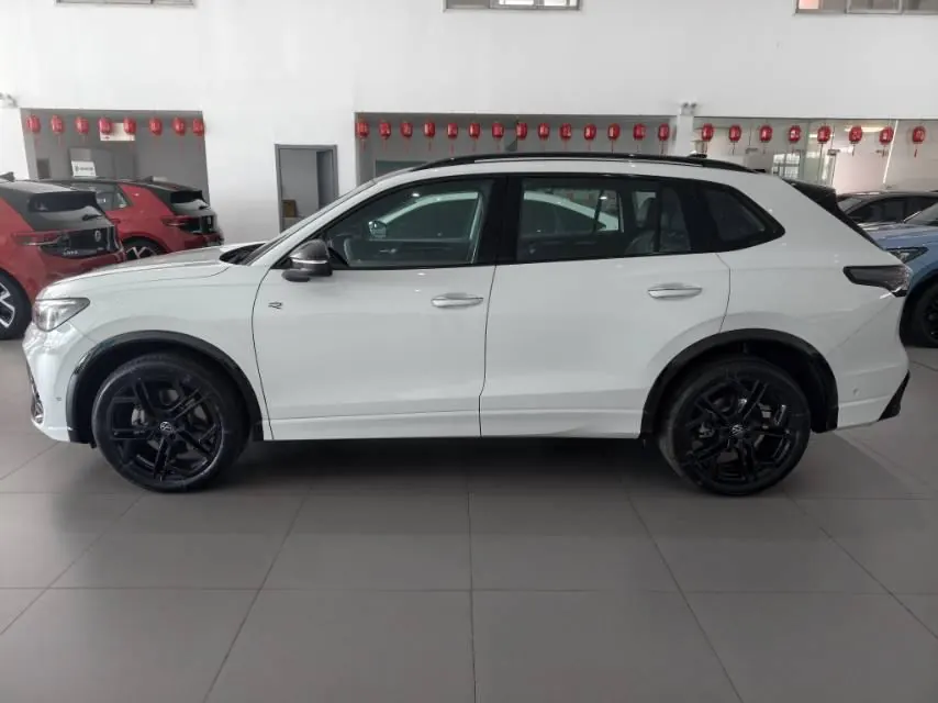 Volkswagen 2025 Tiguan L PRO 2.0TSI 380TSI Four-wheel Drive R-Line Smart Edition Automatic Gear 3
