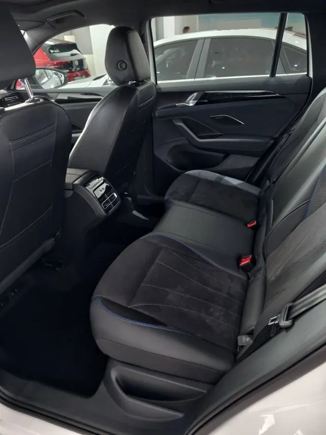 Volkswagen 2025 Tiguan L PRO 2.0TSI 380TSI Four-wheel Drive R-Line Smart Edition Automatic Gear 5
