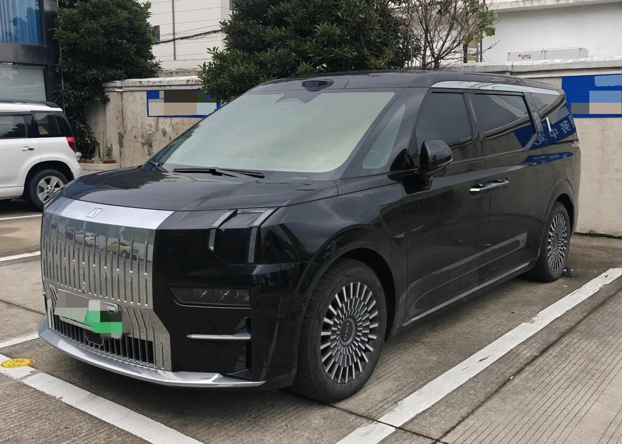 Open image lightbox: Zeekr 2024 Zeekr 009 six-seat executive version four-wheel drive 108kWh automatic gear
